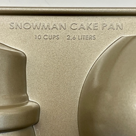 WILLIAMS SONOMA NORDIC WARE 3D SNOWMAN CAKE PAN inspired by frosty the Snowman - Picture 5 of 10